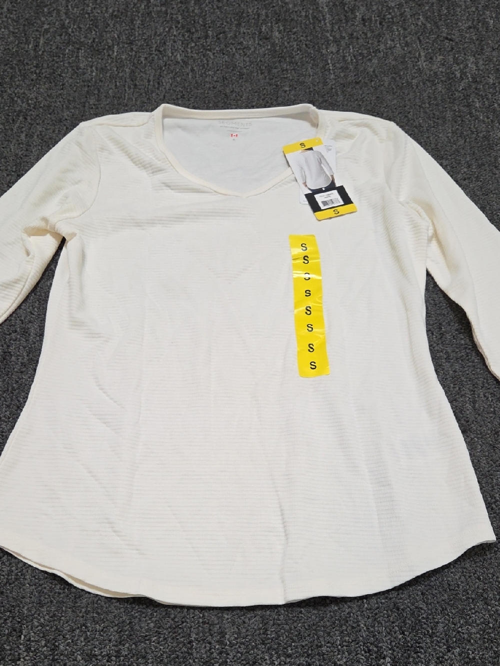 (#1) Segments For Women. Women's Cream V-Neck Long Sleeve - Brand Unspecified